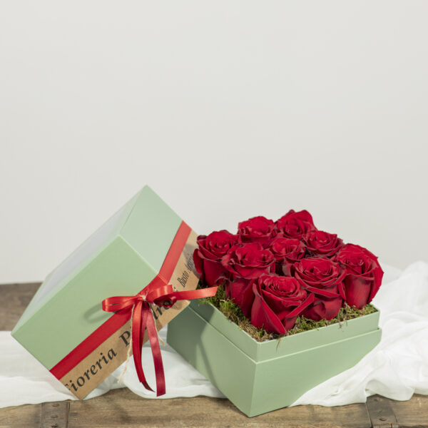 Flower Box Rose rosse Fioreria Pinciroli consegna a domicilio