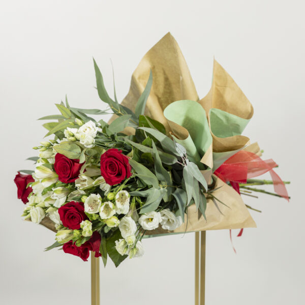 Bouquet bianco e rosso Fioreria Pinciroli consegna a domicilio